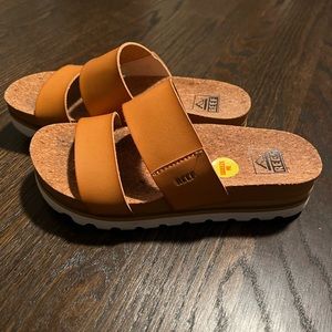 Woman’s Reef Sandals Brown size 5
